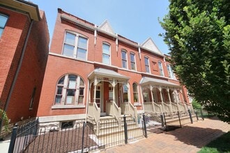 Building Photo - 2325 1/2 B Hickory St.