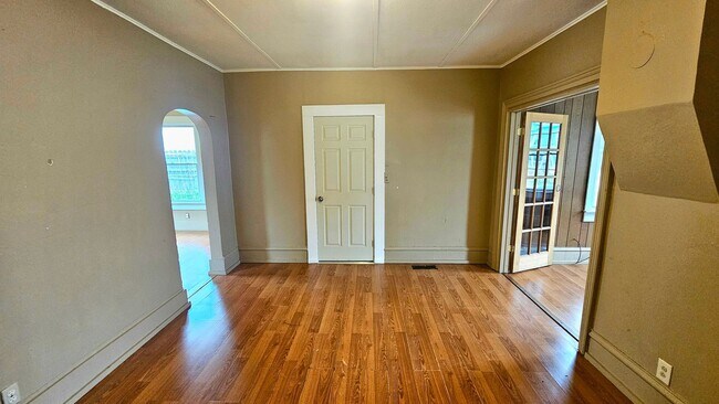 Building Photo - 490 Grand St