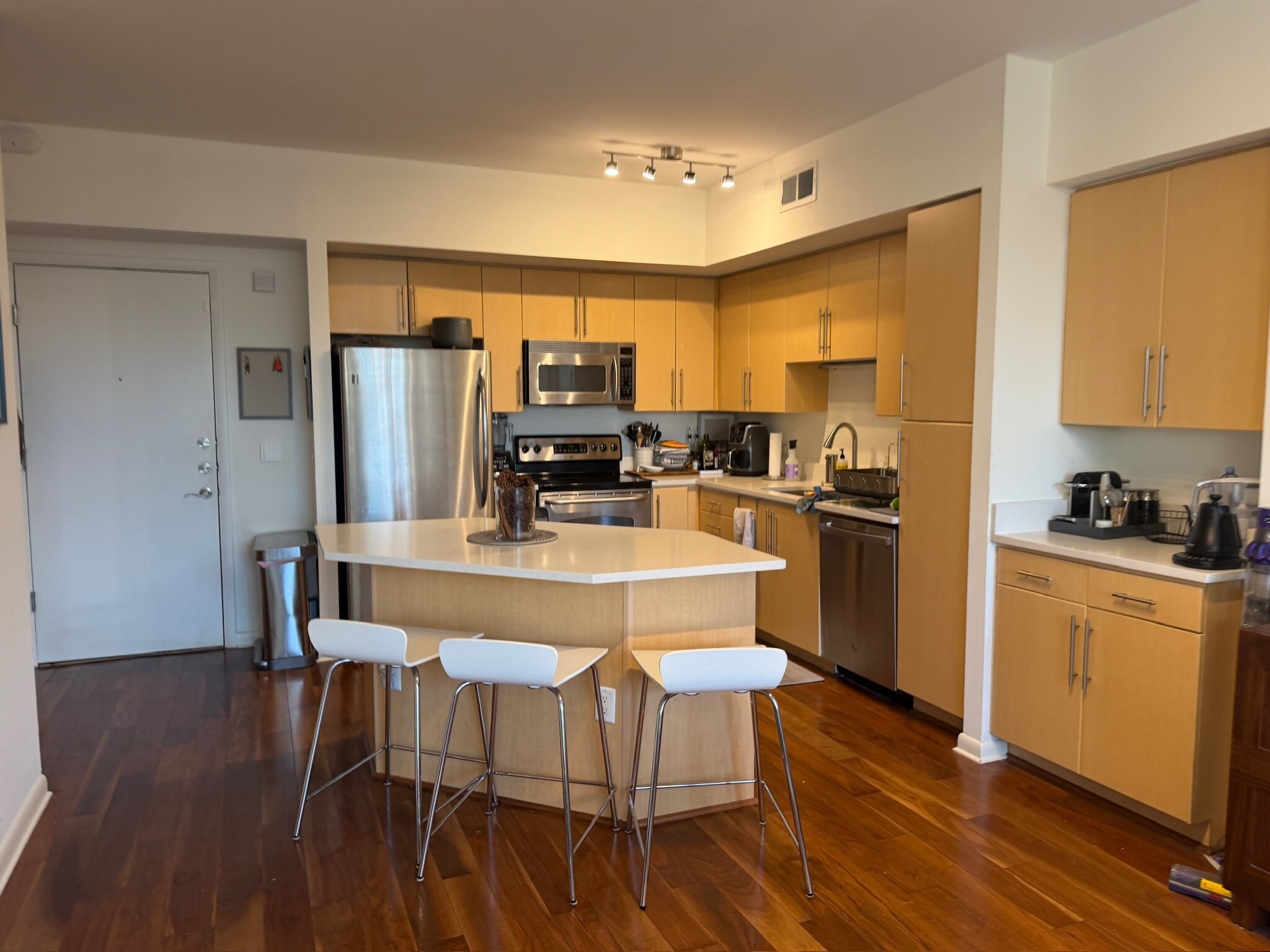 Kitchen - 54 Rainey St