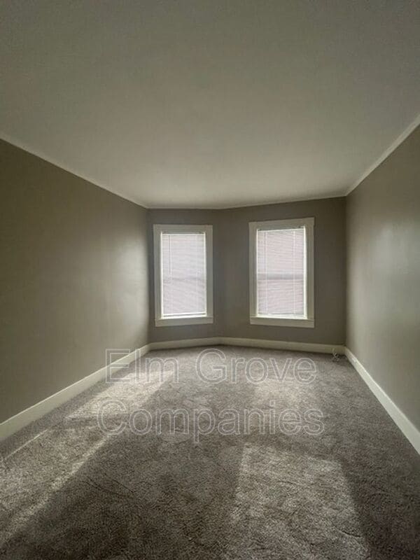 Building Photo - 182 Hall St