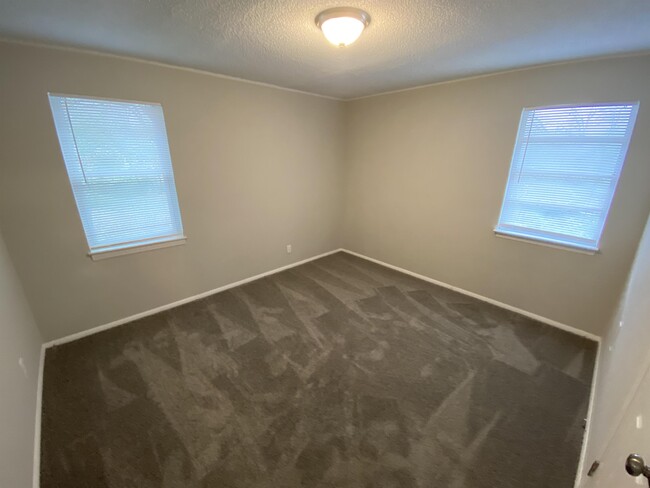 Building Photo - 4621 Cottonwood Rd