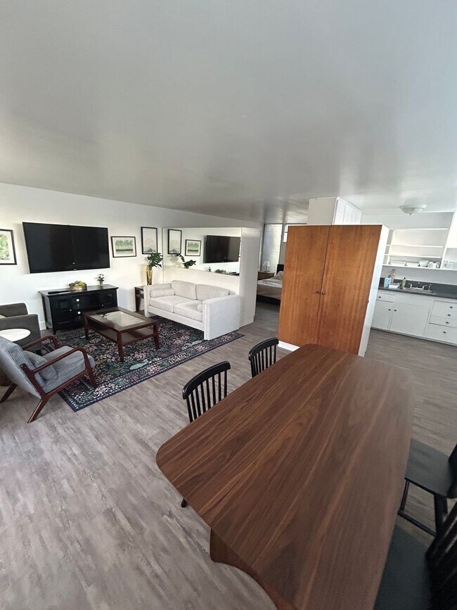 Interior Photo - 10567 National Blvd. Apts.