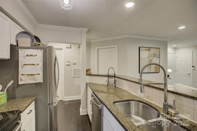 Building Photo - 2506 Cranbrook Ln