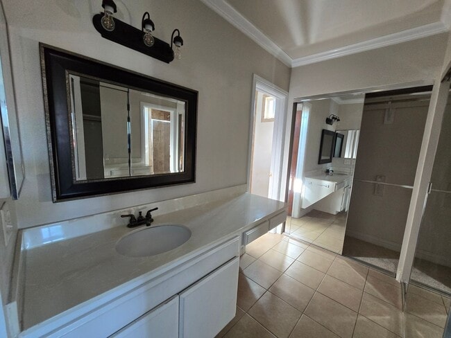 Building Photo - 4705 Kester Ave