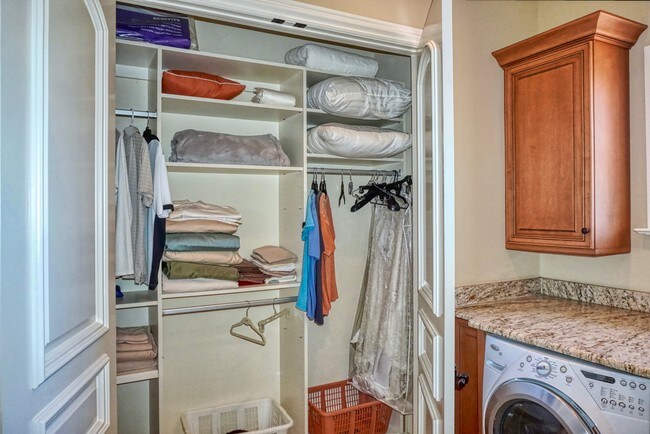 Building Photo - 1363 Oceanview Dr