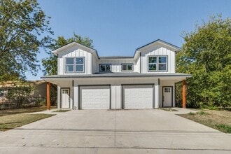 Building Photo - 309 Braz St