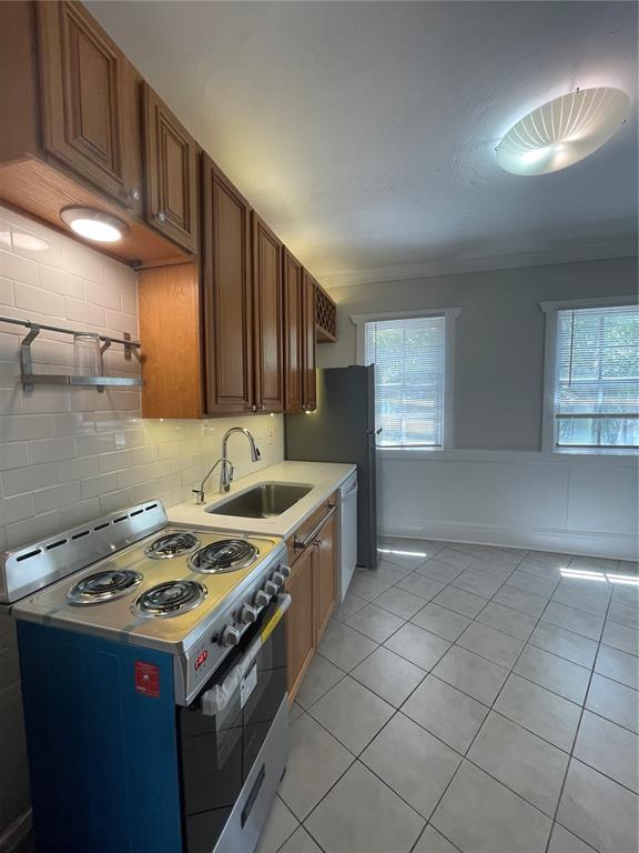 Building Photo - 2305 W Texas Ave