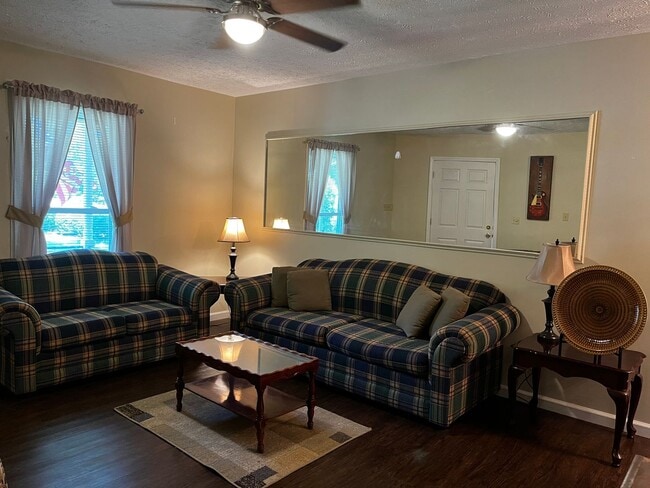 Building Photo - Furnished 2 Bedroom in Riverbend