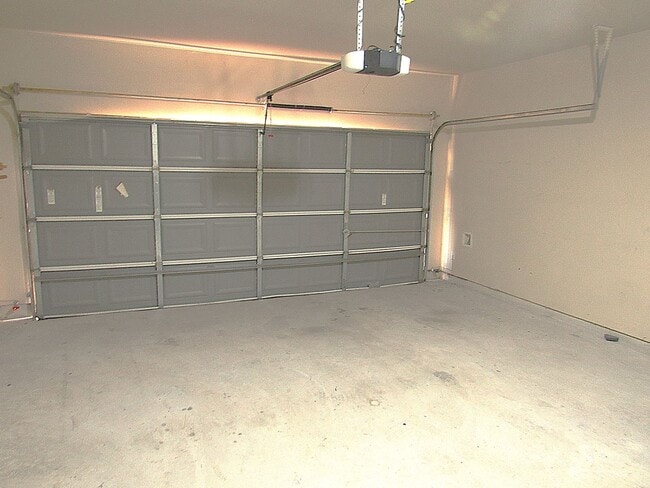 Building Photo - Spacious Four Bedroom Home Conveniently Located in Carpenters Landing