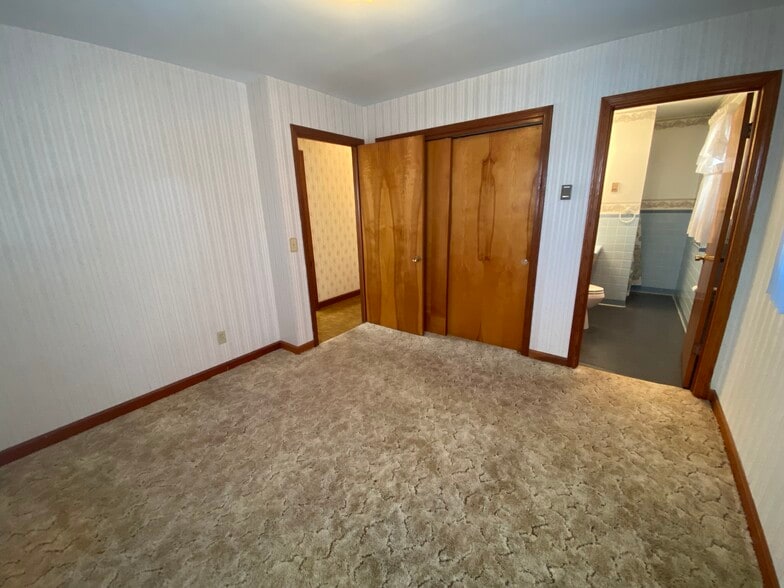 Building Photo - 410 Colonial Ave