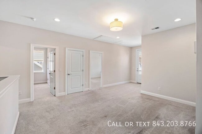 Building Photo - 2219 Midden Dr
