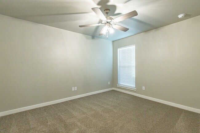 Building Photo - Beautiful 4 bed 3 bath home