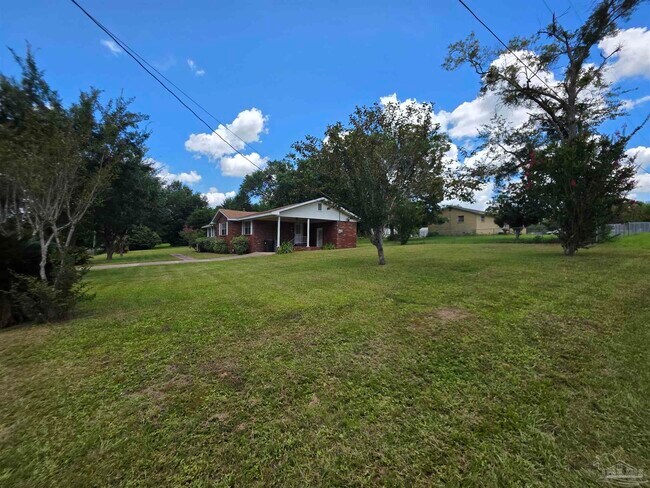 Building Photo - 402 Park Ln E