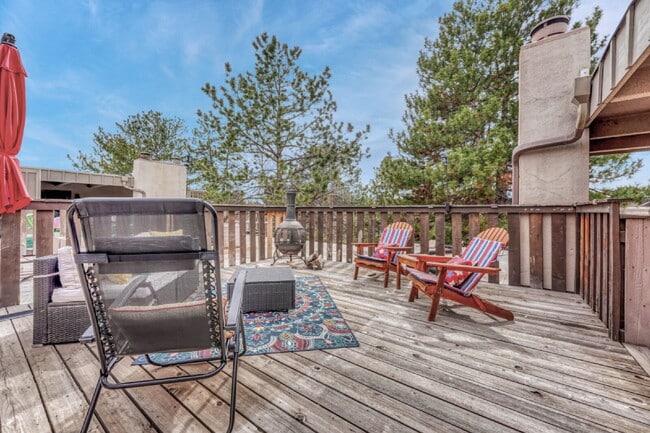 Building Photo - Charming 3-Bed Penthouse Condo in Denver with 2 full bathrooms! – Open Floor Plan *Move in specia...