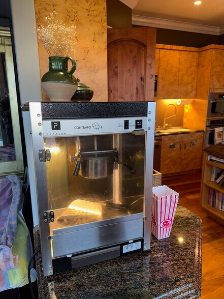Gourmet popcorn maker - 115 Inez Pl