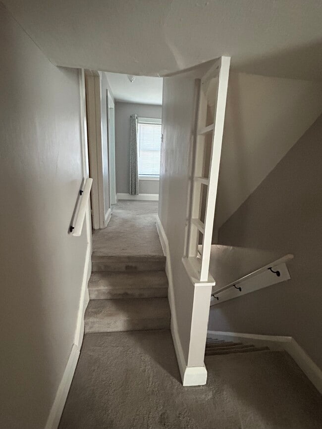 Building Photo - 1284 S Bay Rd