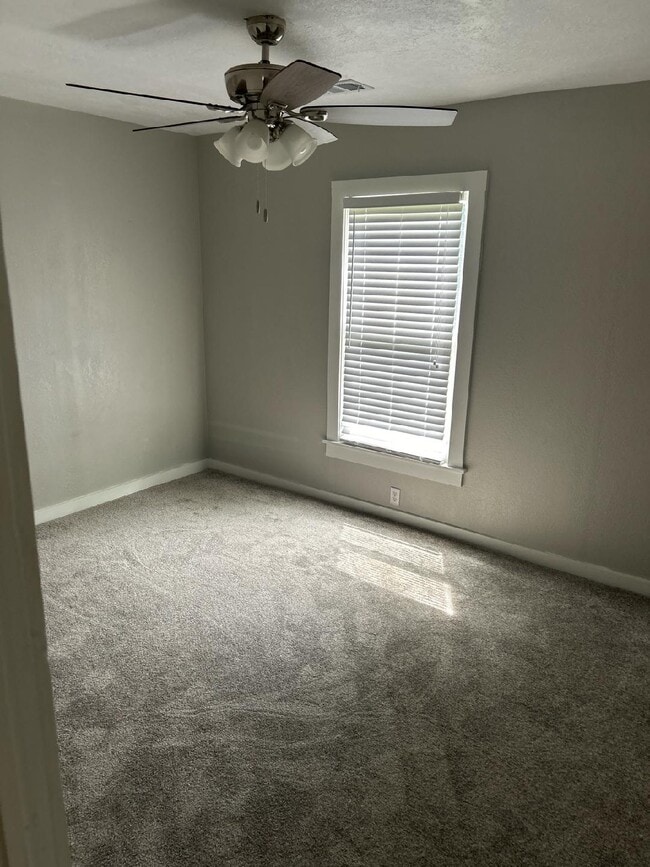 Building Photo - 980 N Tannahill St