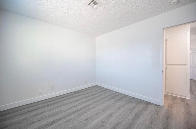 Building Photo - 921 Snug Harbor St