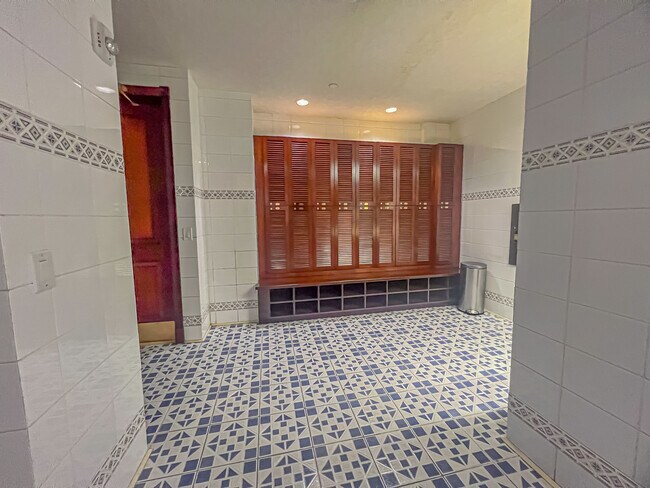 Building Photo - 8925 Collins Ave