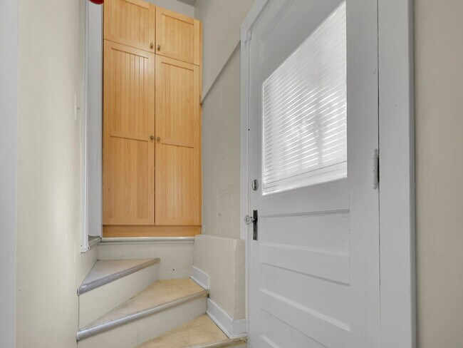 Building Photo - $2,295.00, 1 Bed, 1 Bath Home in Denver