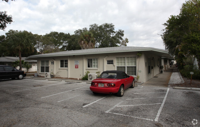 Building Photo - Fox Apartments