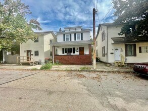 Building Photo - 3 Bed 2 Bath- Beaver Falls PA