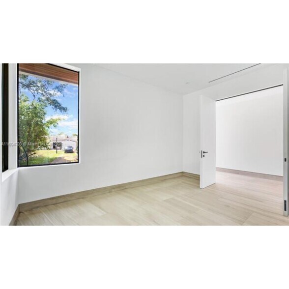 Building Photo - 345 W 46th St