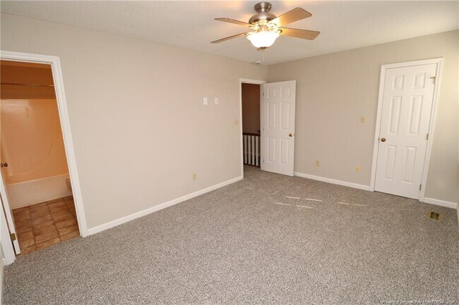 Building Photo - 118 Planetree Ln