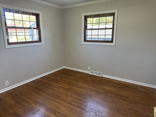 Building Photo - 1609 Parkway Dr
