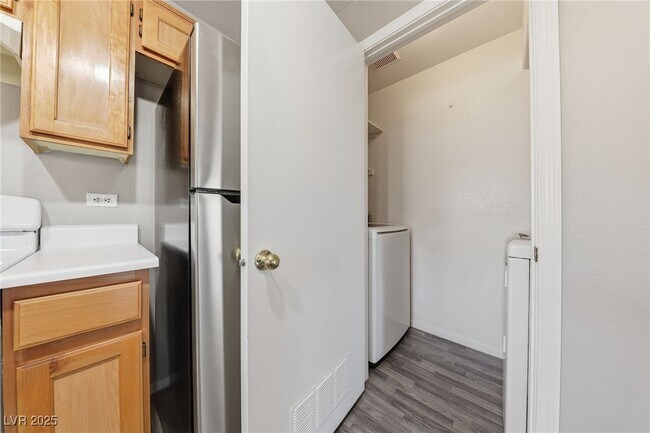 Building Photo - 4555 E Sahara Ave