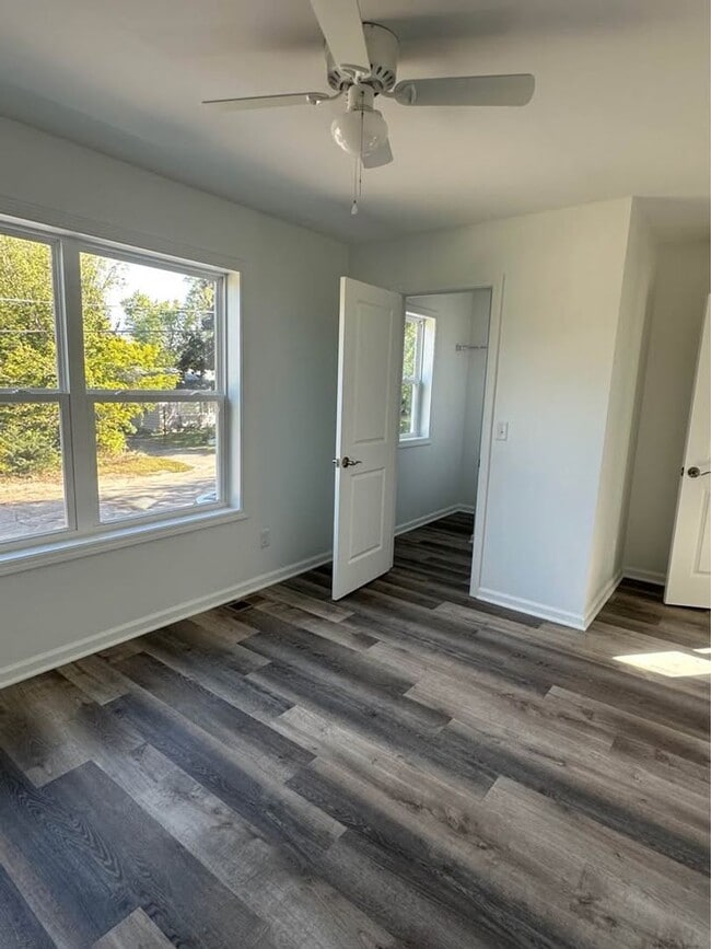 Building Photo - Twin Lakes Duplex