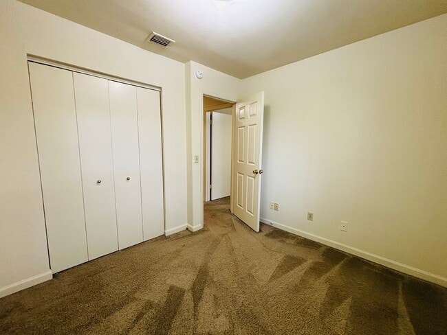 Building Photo - 208 Pheasant Run Dr