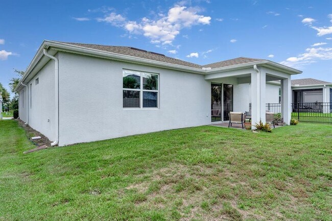 Building Photo - 3459 Current Ave