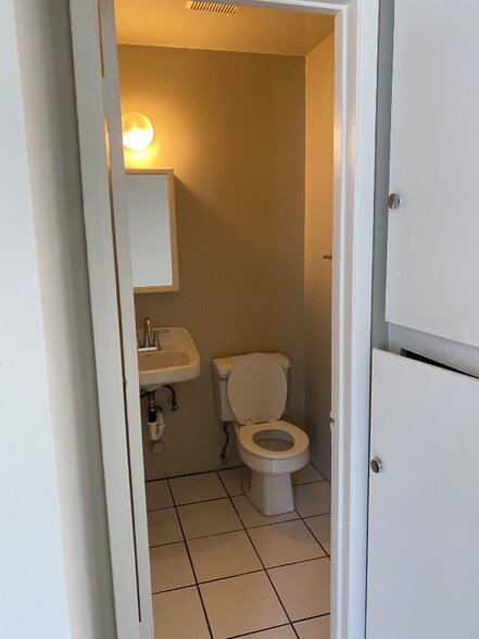 Building Photo - 3709 Gibson Rd