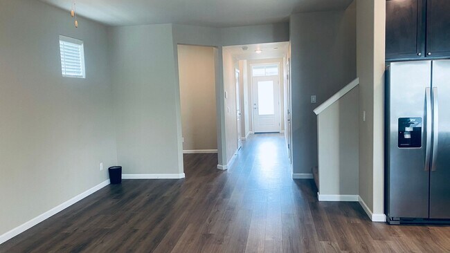 Building Photo - 5 Bedrooms and an Office Space!