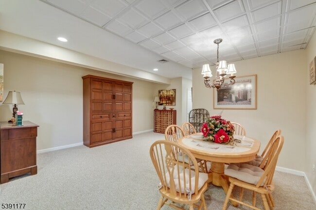 Building Photo - 2 Bedford Dr