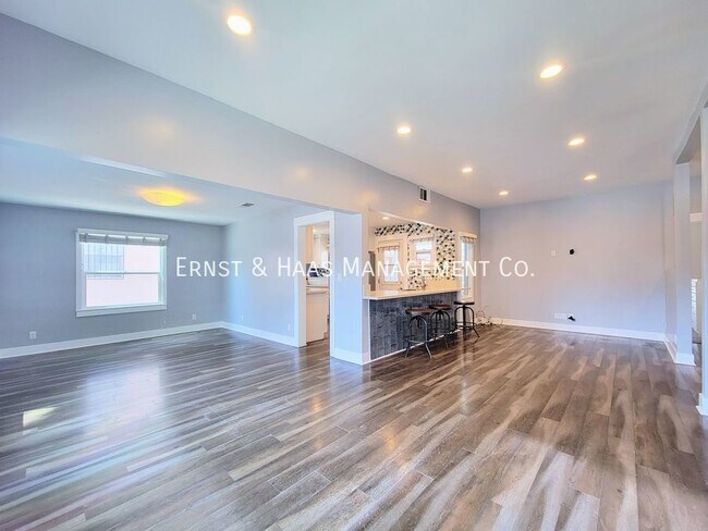 Building Photo - Historic 5-Bedroom, 4-Bath Home with Moder...