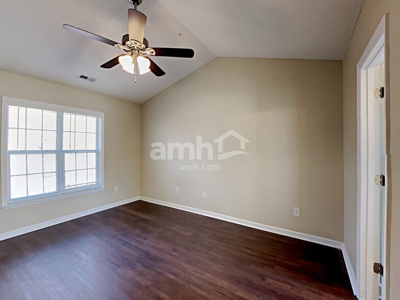 Building Photo - 116 Nightshade Ln