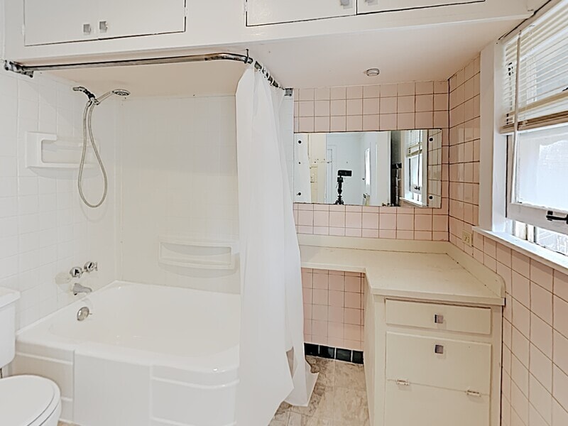 Building Photo - 3333 W 6th St