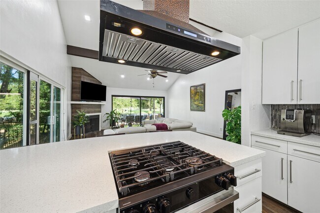 Building Photo - 64 N Timber Top Dr