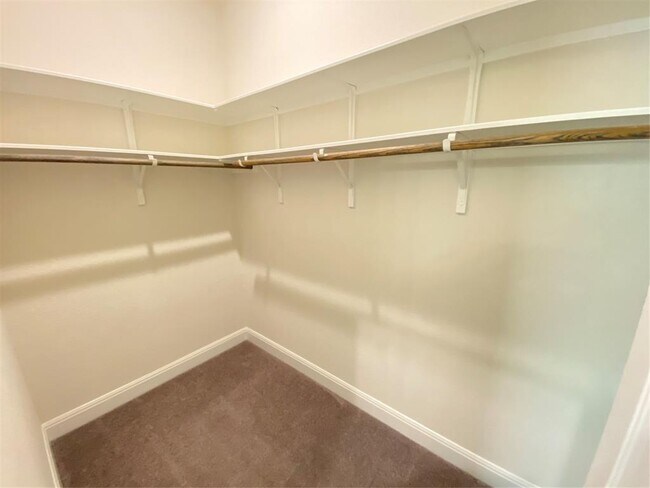 Building Photo - 1405 Vista View Dr