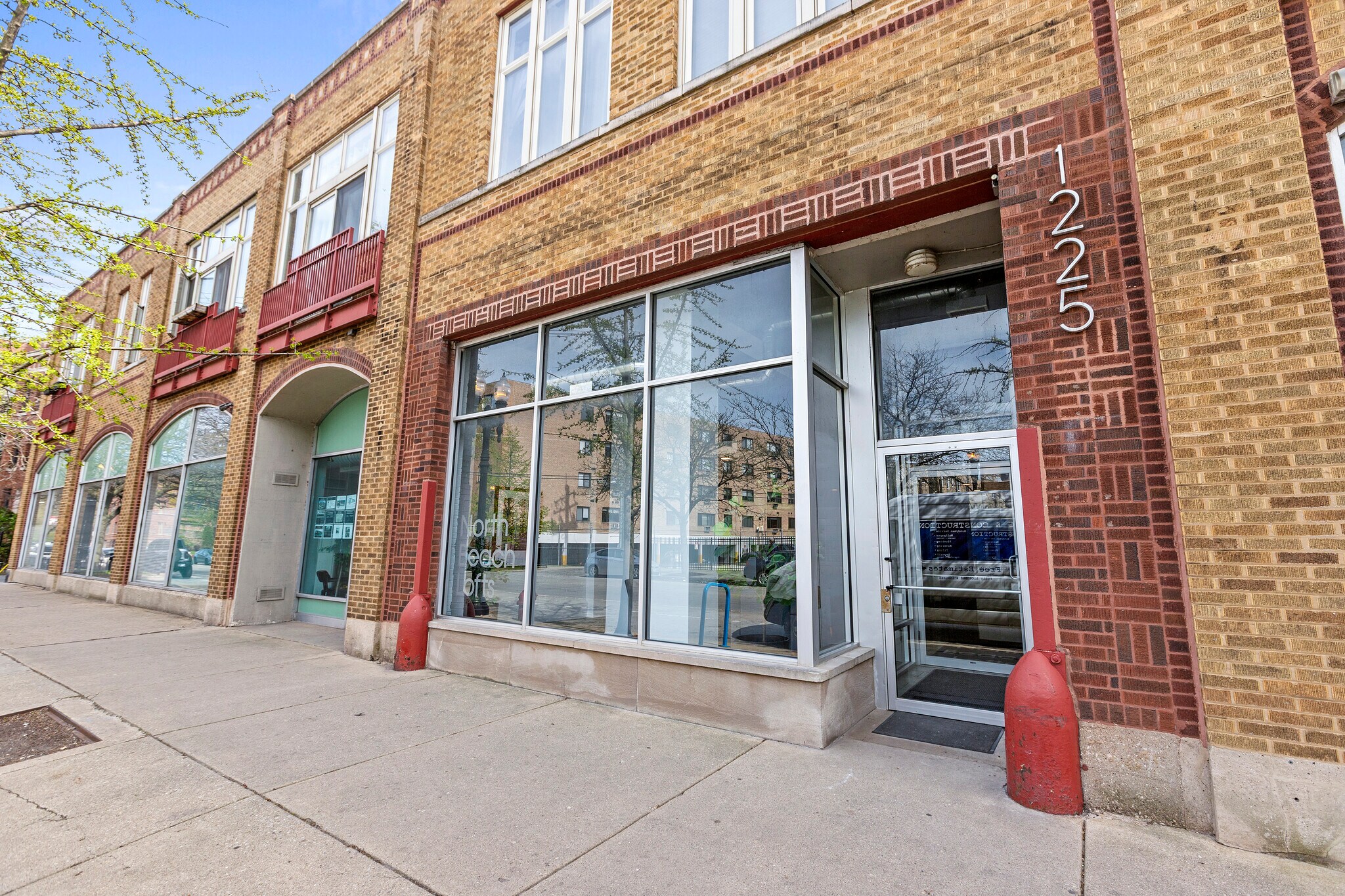 Building Photo - 1225 W Morse Ave