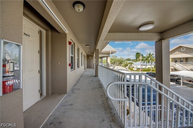 Building Photo - 15250 Riverbend Blvd