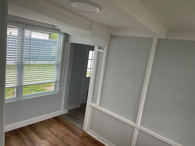 Building Photo - 917 56th Ave N