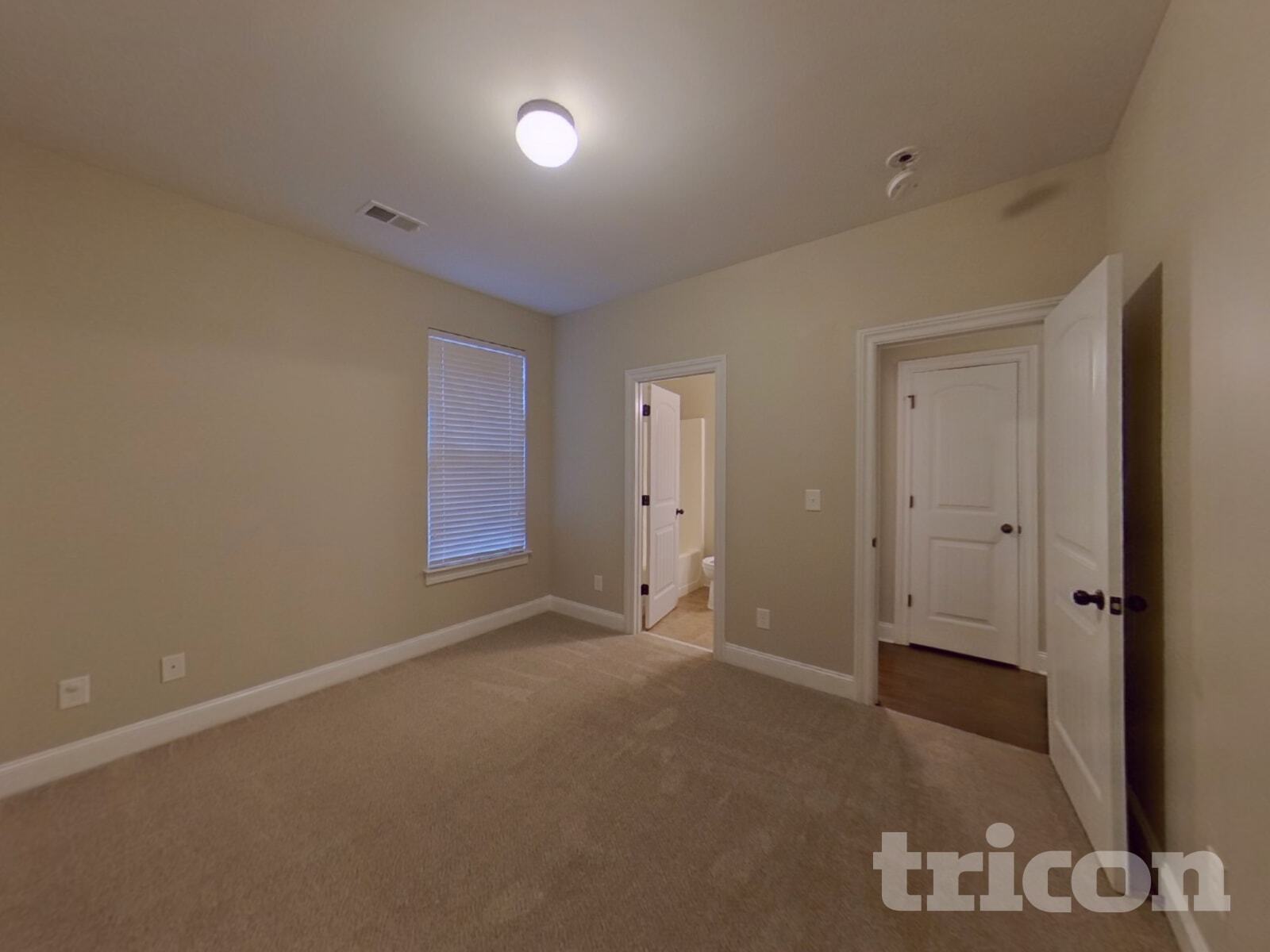 Building Photo - 910 Southfork Dr