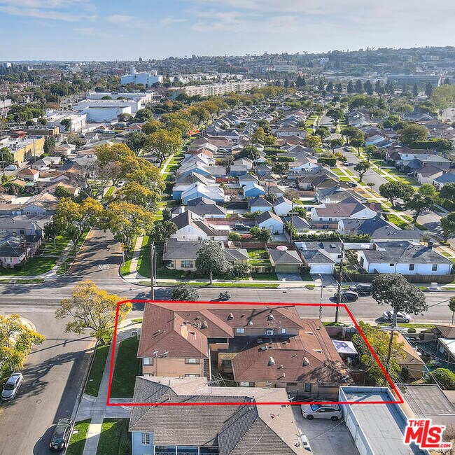 Building Photo - 3701 Coliseum St