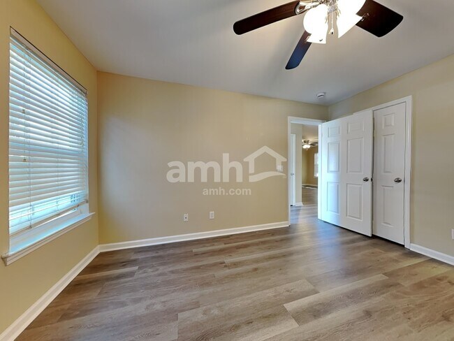 Building Photo - 230 Stoney Xing