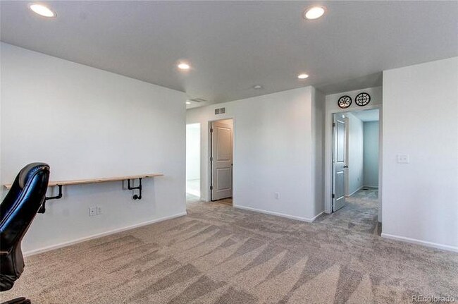 Building Photo - 27330 E 10th Dr