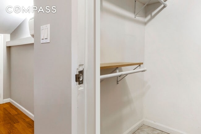 Building Photo - Spacious duplex in South Slope