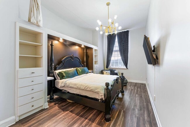 Building Photo - 523 N Bertrand St